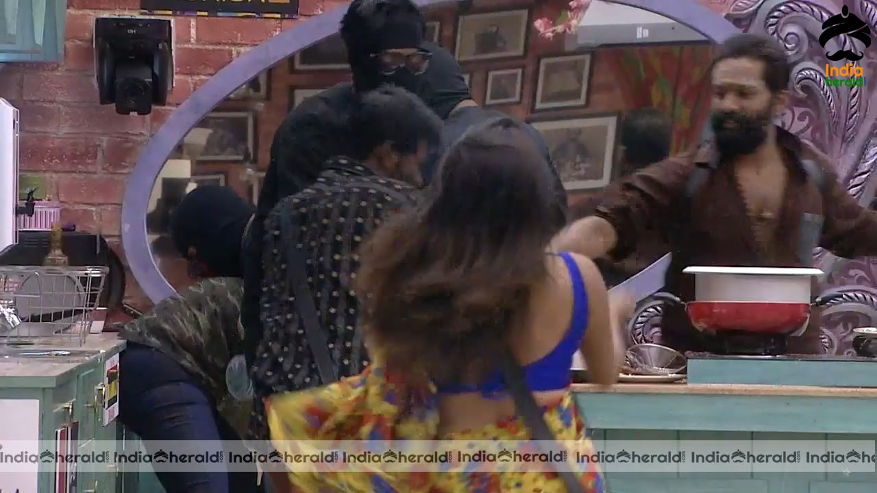 Bigg Boss Telugu Season 3 Day 44 Hot Stills Set 2