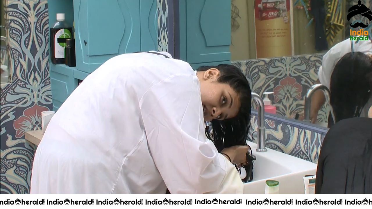 Bigg Boss Telugu Season 3 Day 51 Hot Stills Set 4