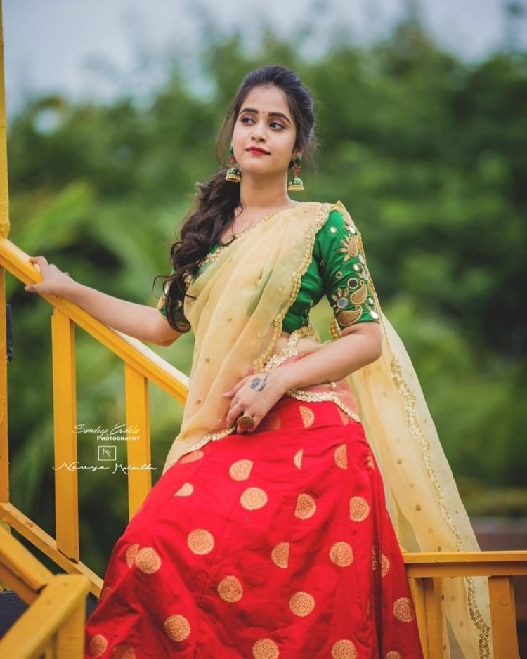 Deepthi Sunaina Mesmerizes In Half Saree Photoshoot