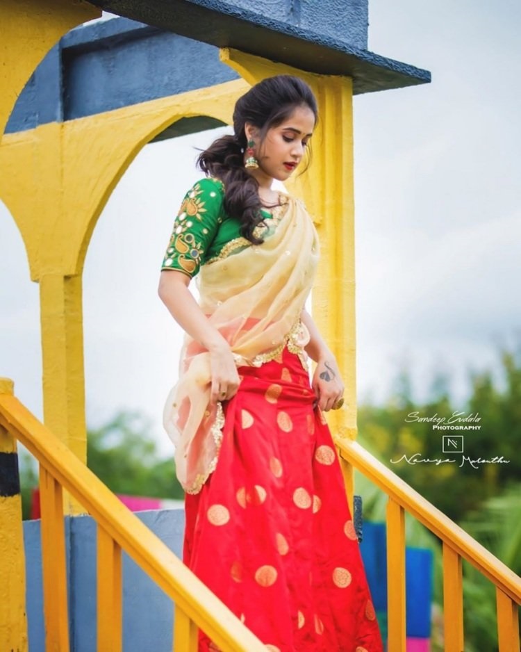 Deepthi Sunaina Mesmerizes In Half Saree Photoshoot