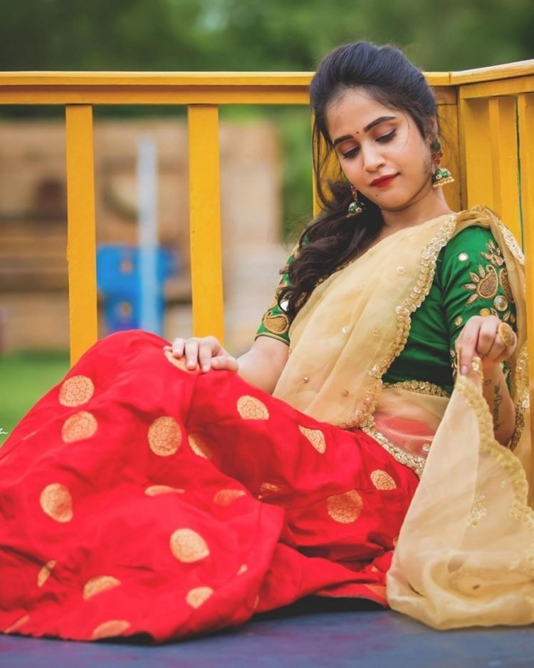 Deepthi Sunaina Mesmerizes In Half Saree Photoshoot