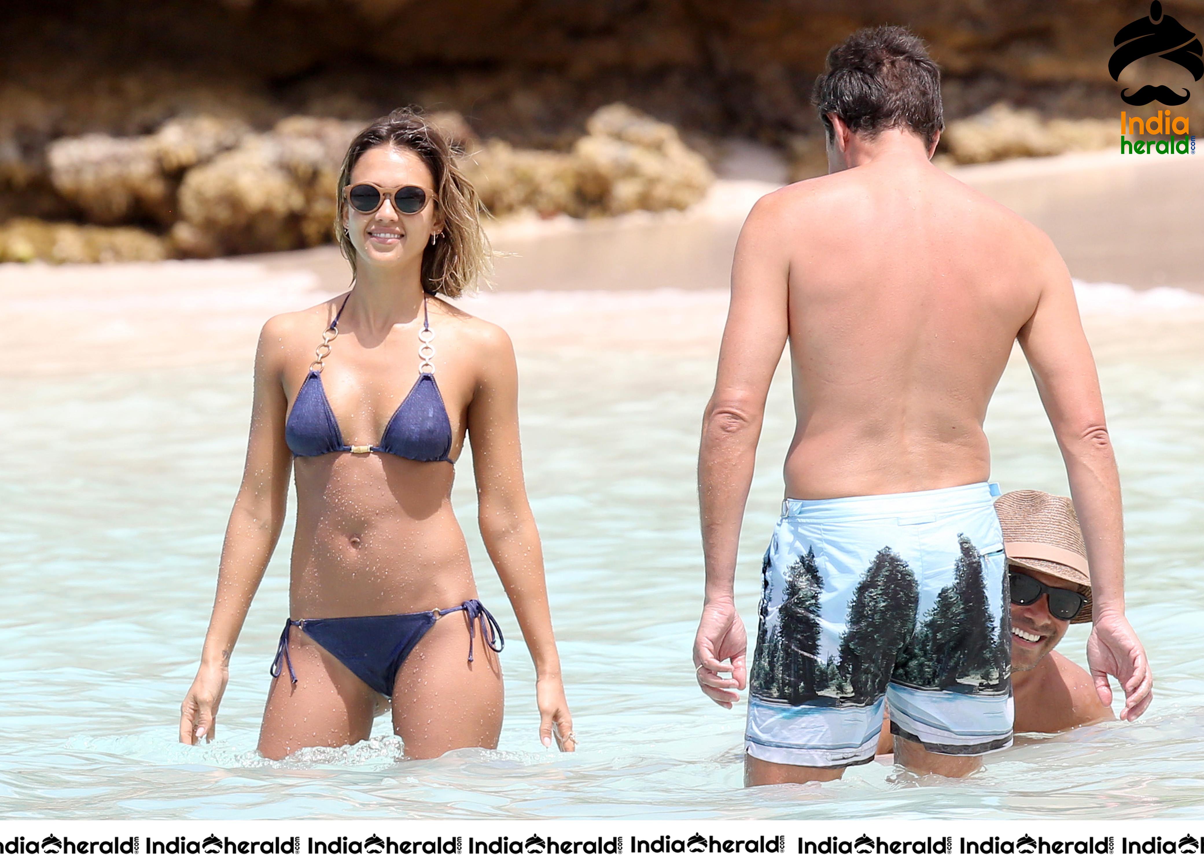 38 Year Old Jessica Alba Spotted In Thin Lace Bikini As Gets Ready For Scuba Diving Set 3