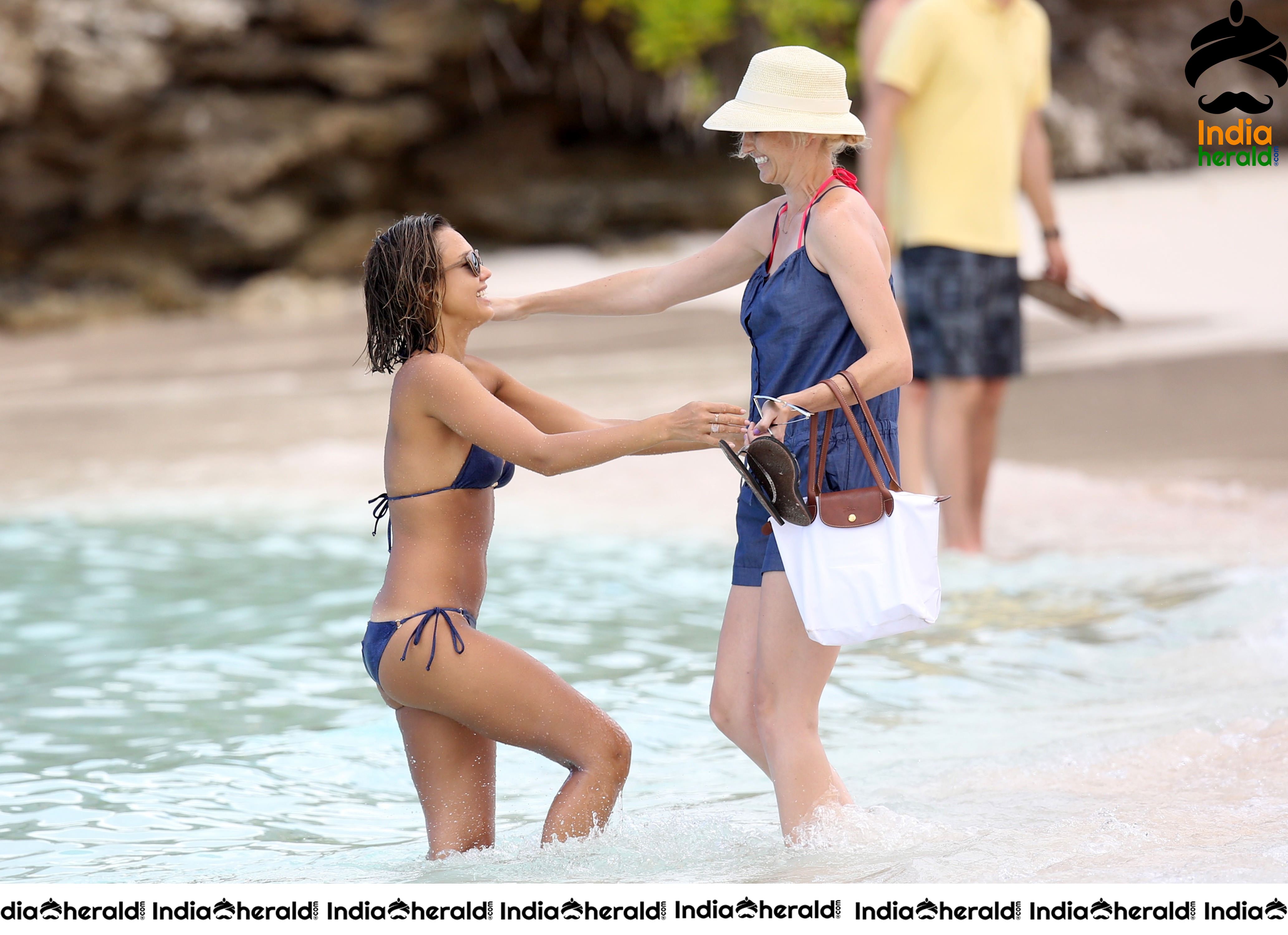 38 Year Old Jessica Alba Spotted In Thin Lace Bikini As Gets Ready For Scuba Diving Set 3