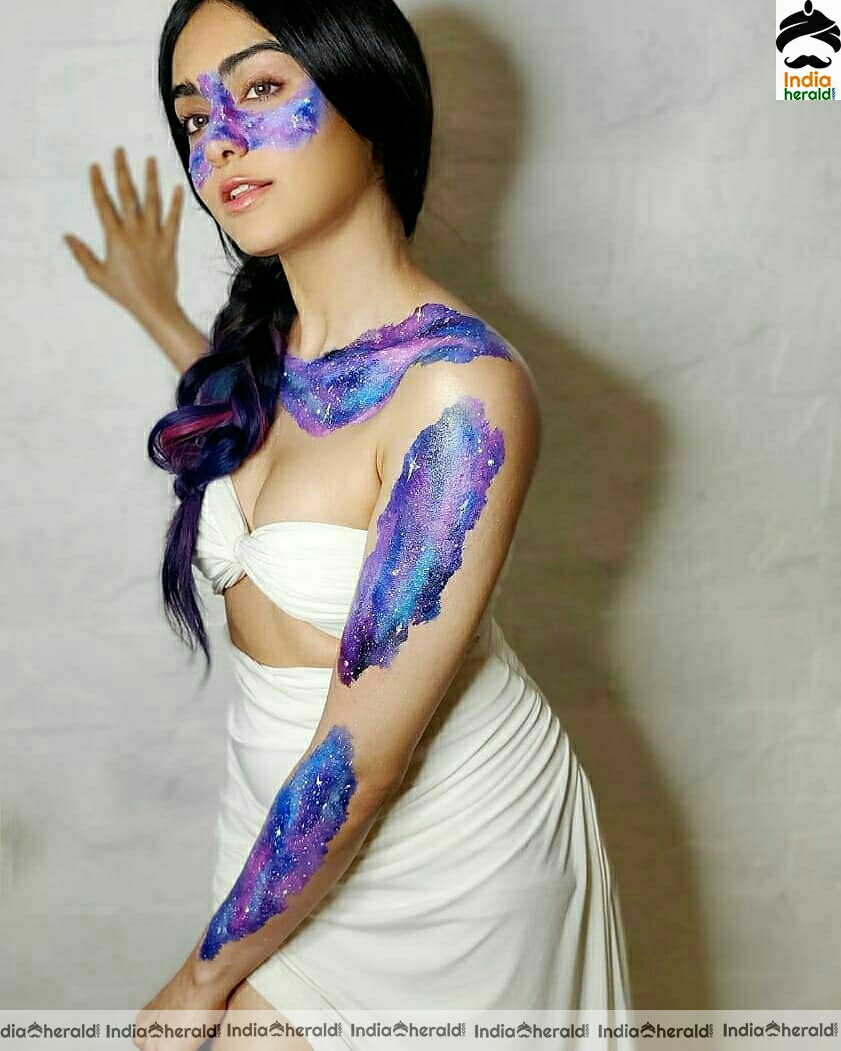 Adah Sharma is too hot to handle in this weird and sexy dress