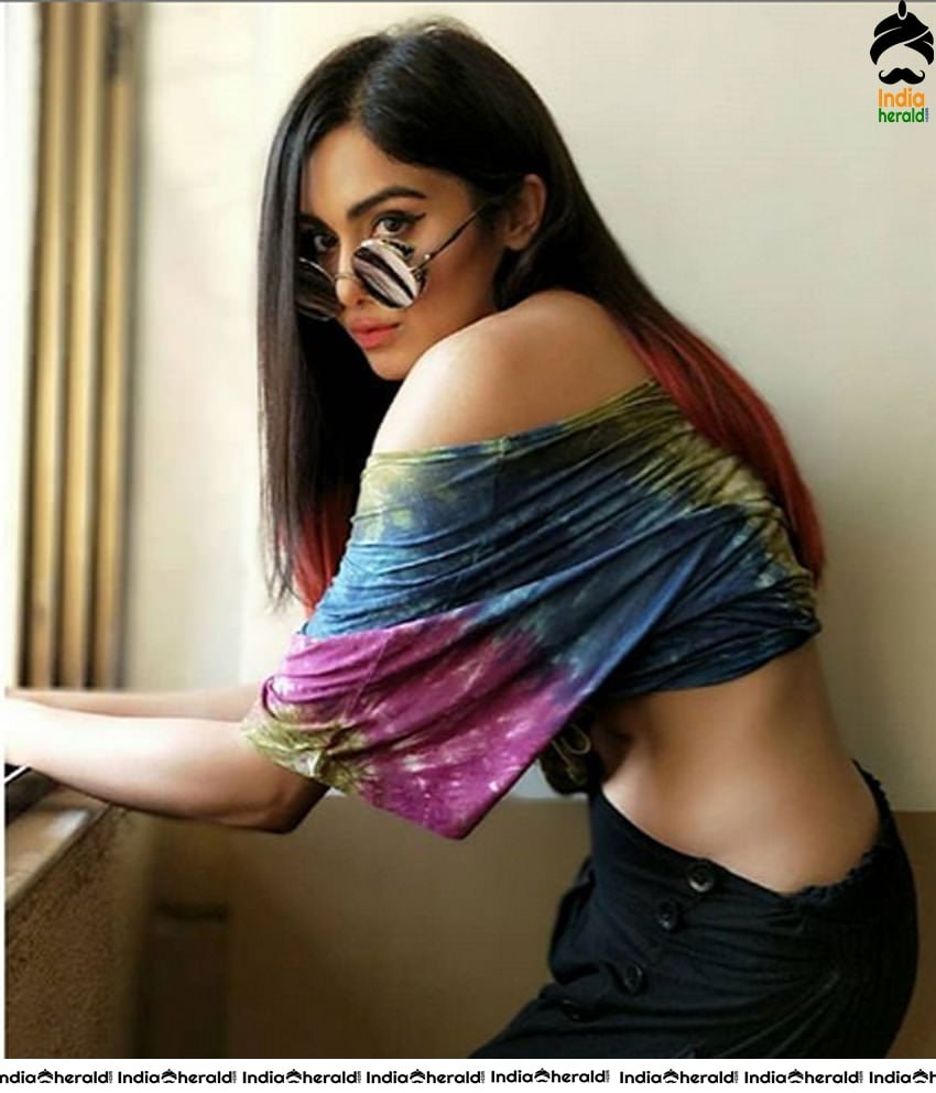 Adah Sharma Latest Hot Exposing Photos Collection to spice up your mood Set 1