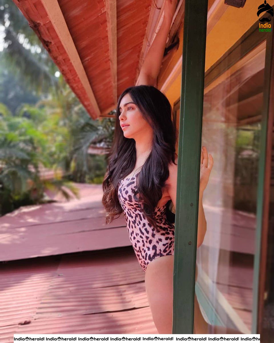 Adah Sharma Latest Hot Exposing Photos Collection to spice up your mood Set 2