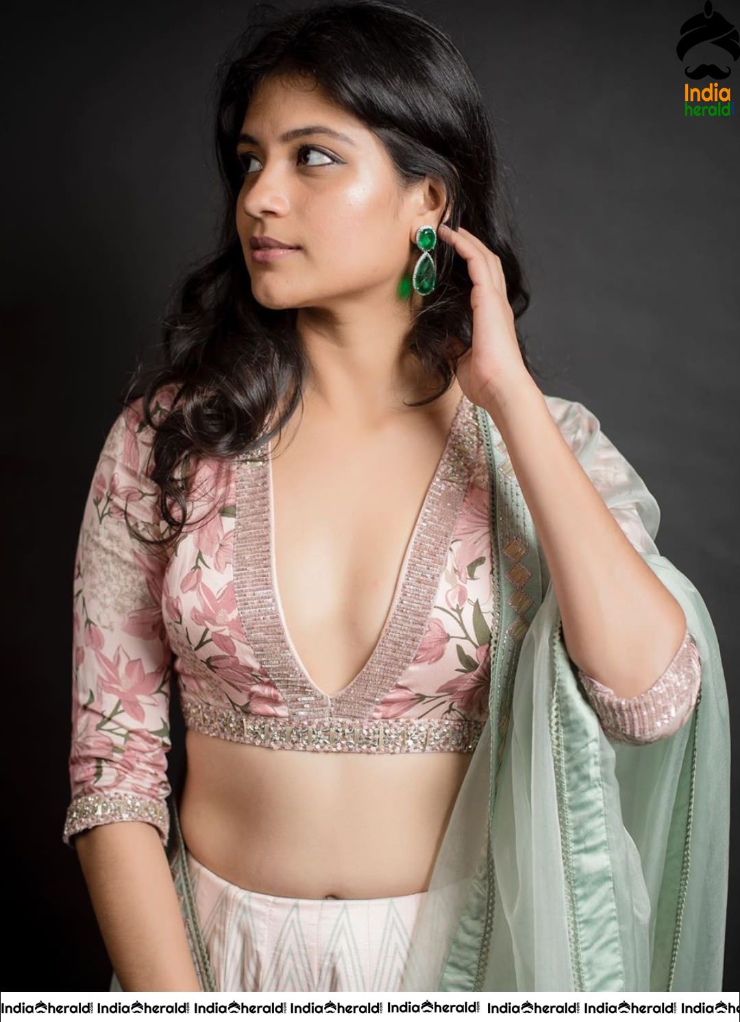 Aditi Balan shows her Deep Front Neck Cleavage and Teases our Mood