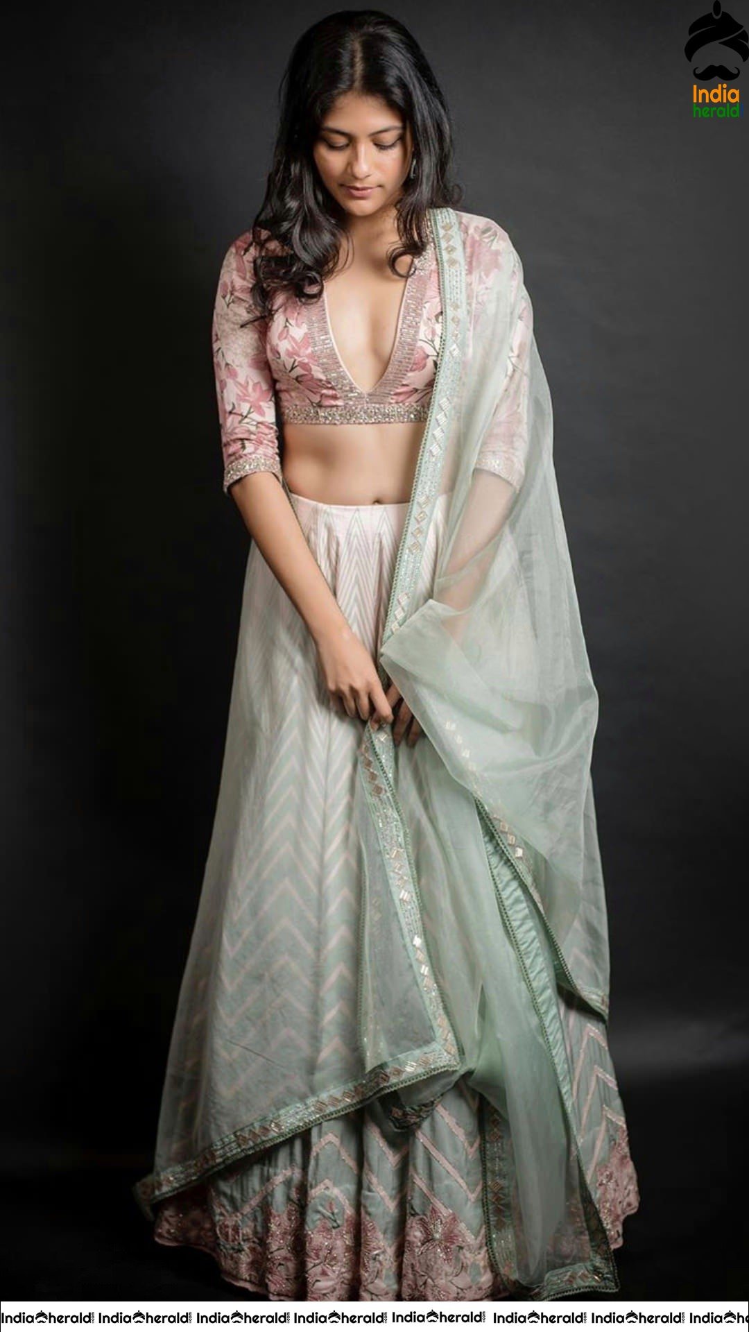Aditi Balan shows her Deep Front Neck Cleavage and Teases our Mood
