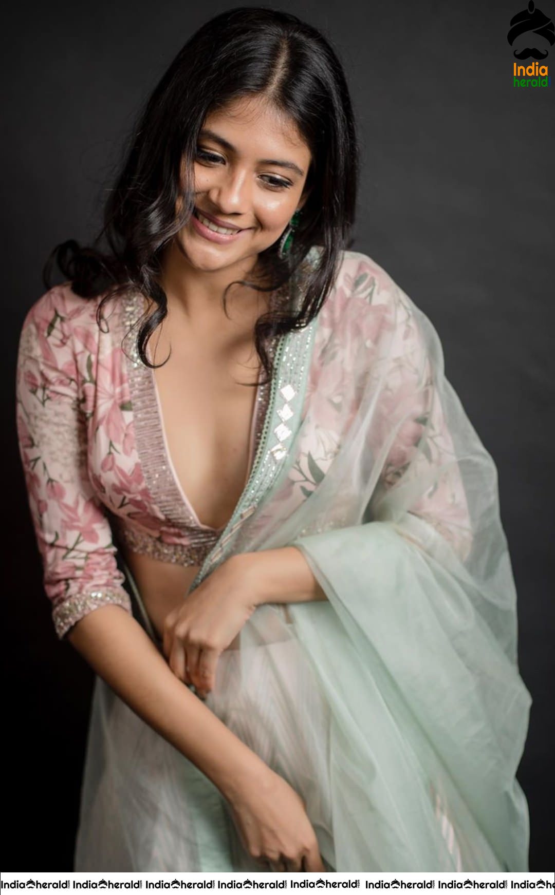 Aditi Balan shows her Deep Front Neck Cleavage and Teases our Mood
