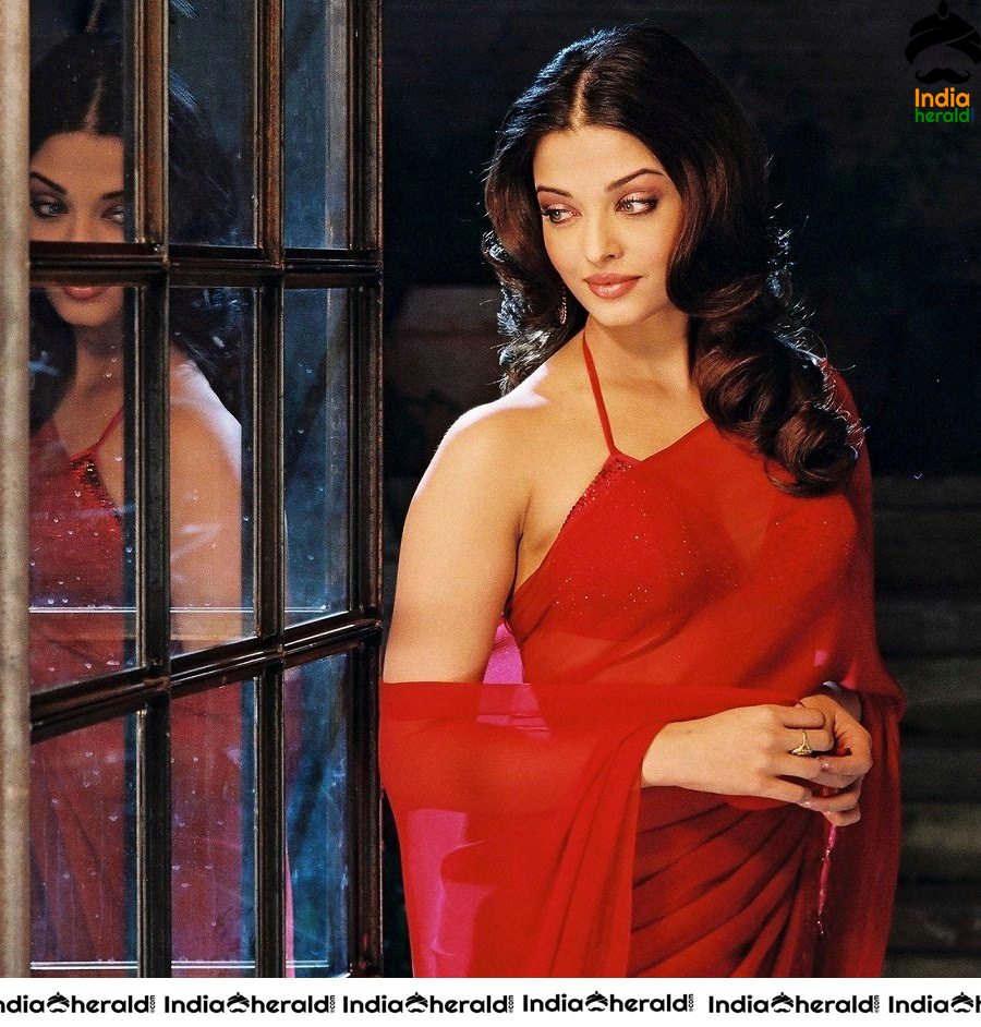 Aishwarya rai hot red saree