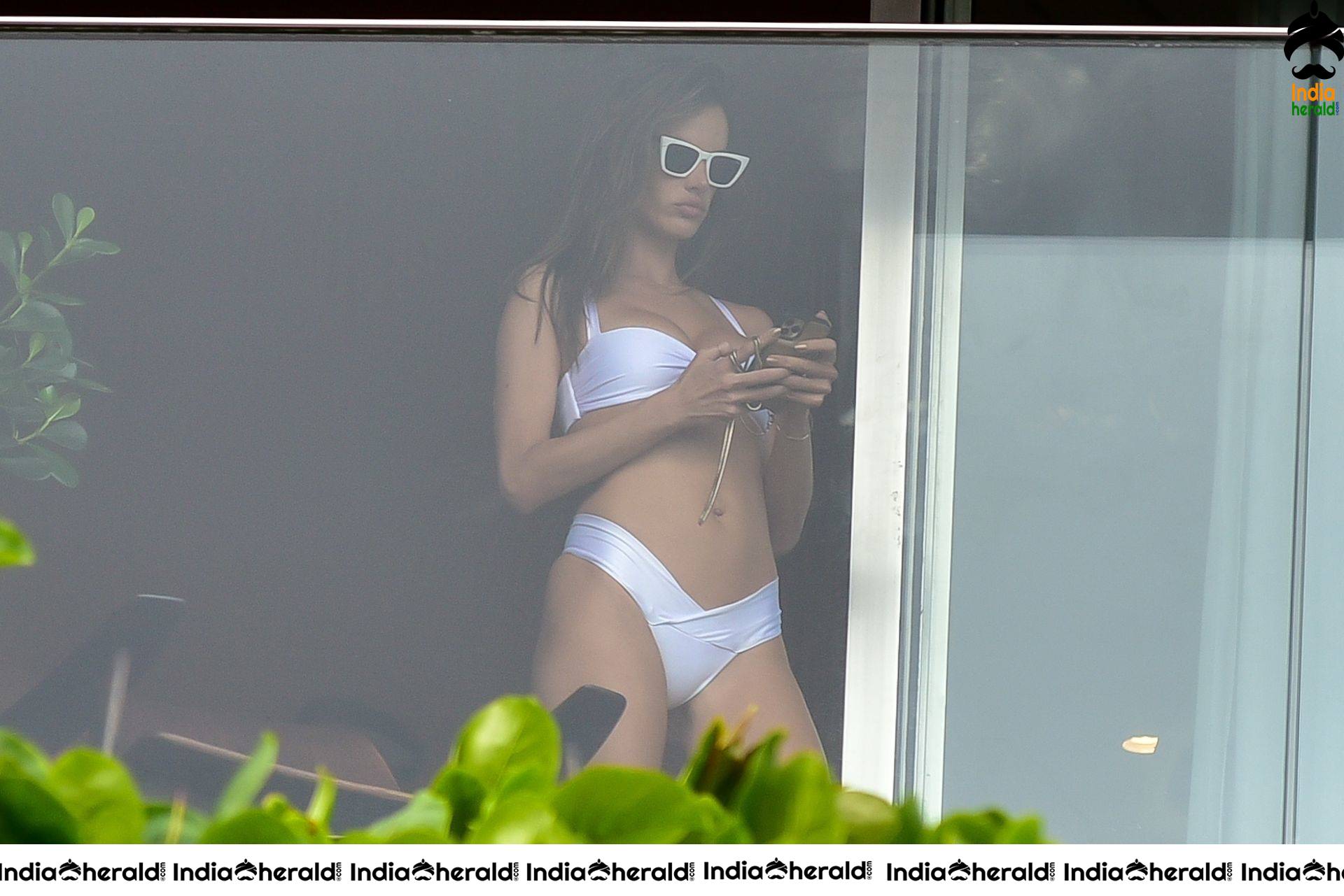 Alessandra Ambrosio an impromptu photoshoot on her hotel balcony Set 1