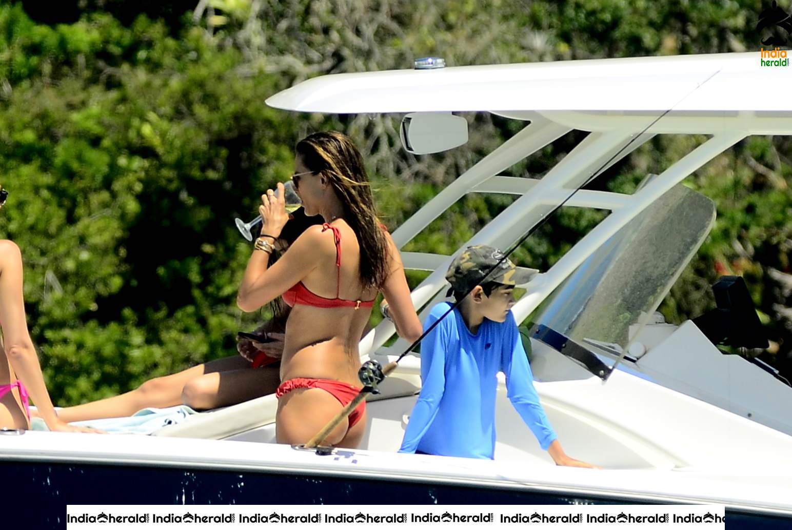 Alessandra Ambrosio caught in String Bikini while enjoying in Luxury Yacht Set 2