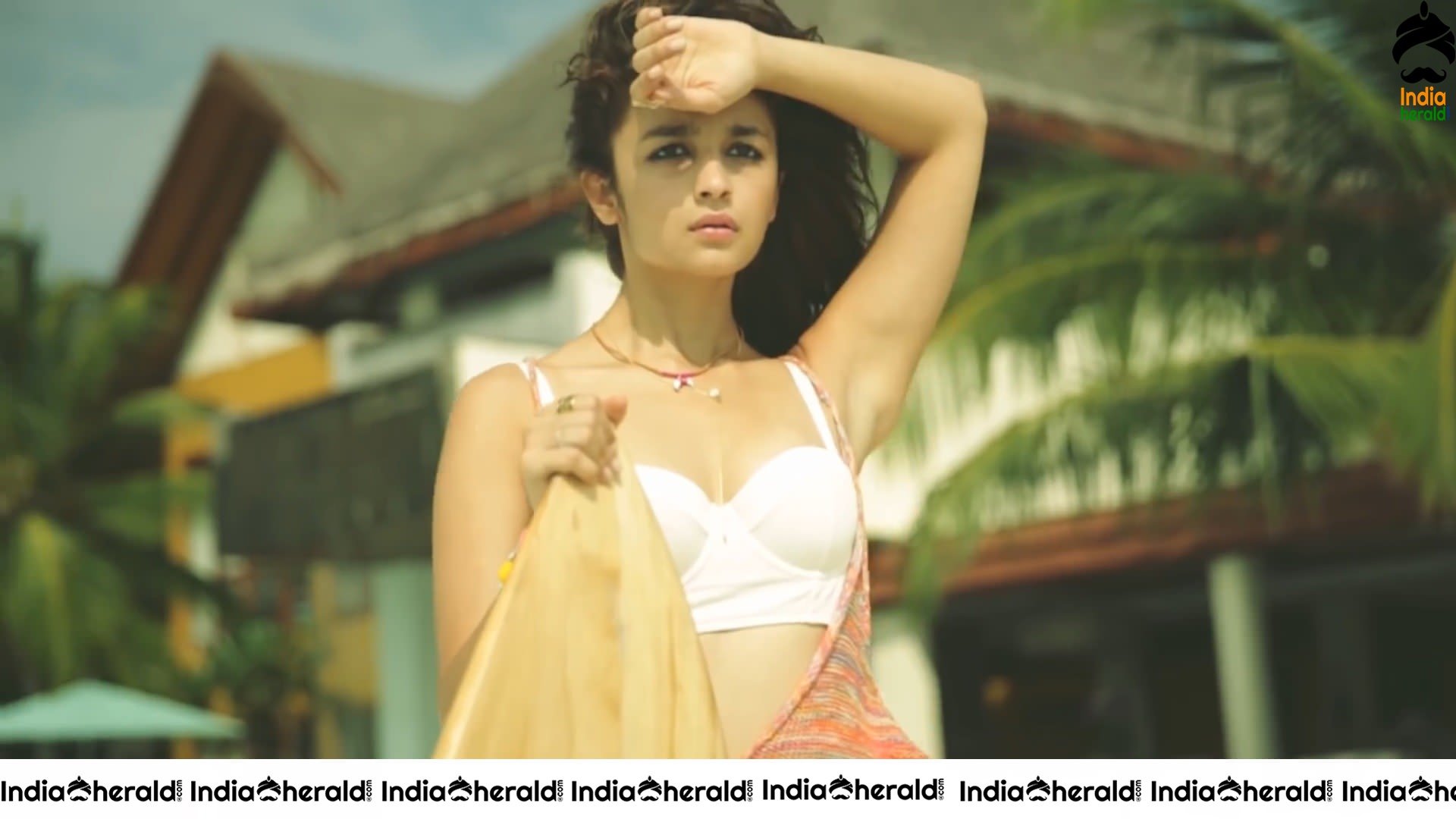 Alia Bhatt Sizzling in Bikini by Beach Side Set 1