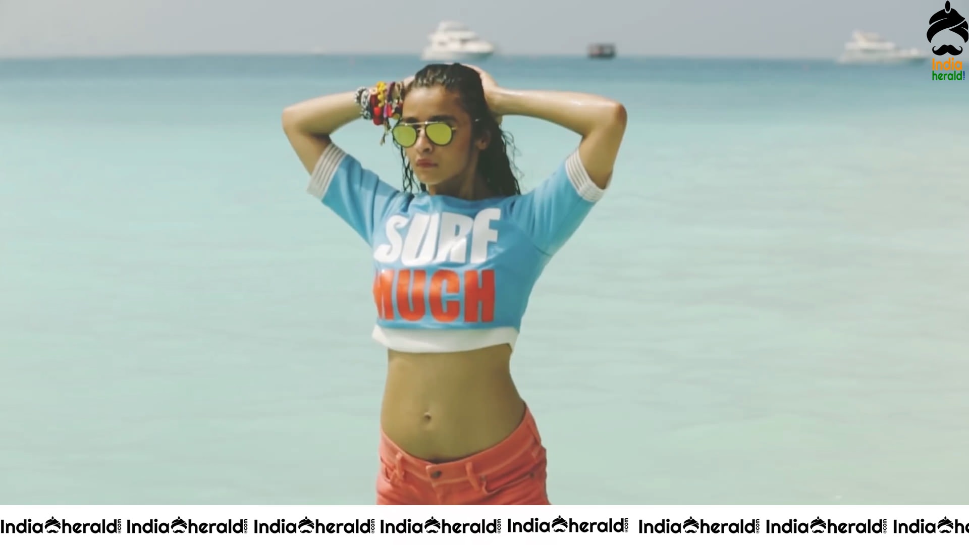 Alia Bhatt Sizzling in Bikini by Beach Side Set 1