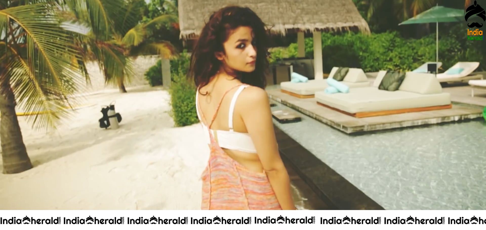 Alia Bhatt Sizzling in Bikini by Beach Side Set 1