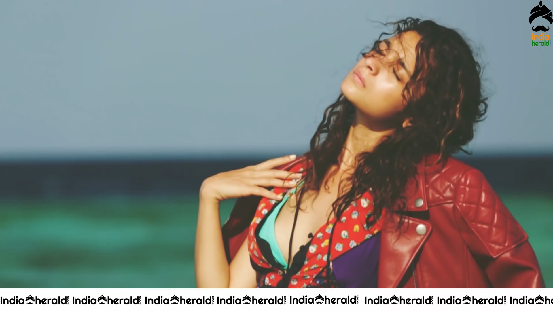 Alia Bhatt Sizzling In Bikini By Beach Side Set 2