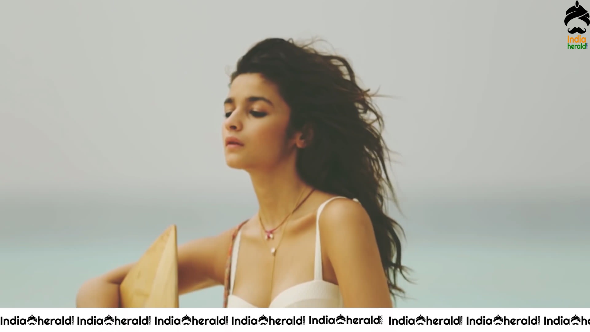 Alia Bhatt Sizzling In Bikini By Beach Side Set 2