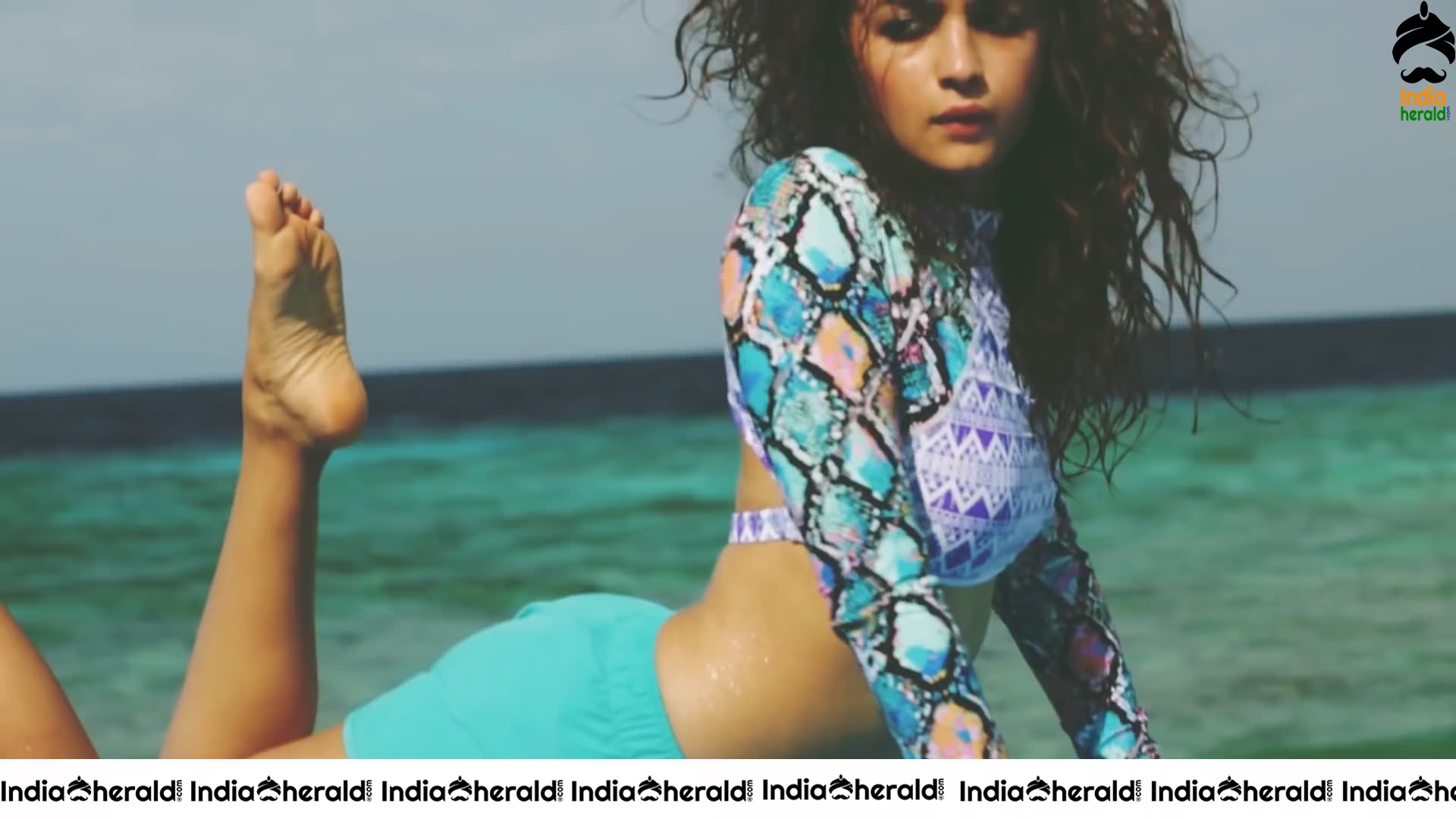 Alia Bhatt Sizzling In Bikini By Beach Side Set 3