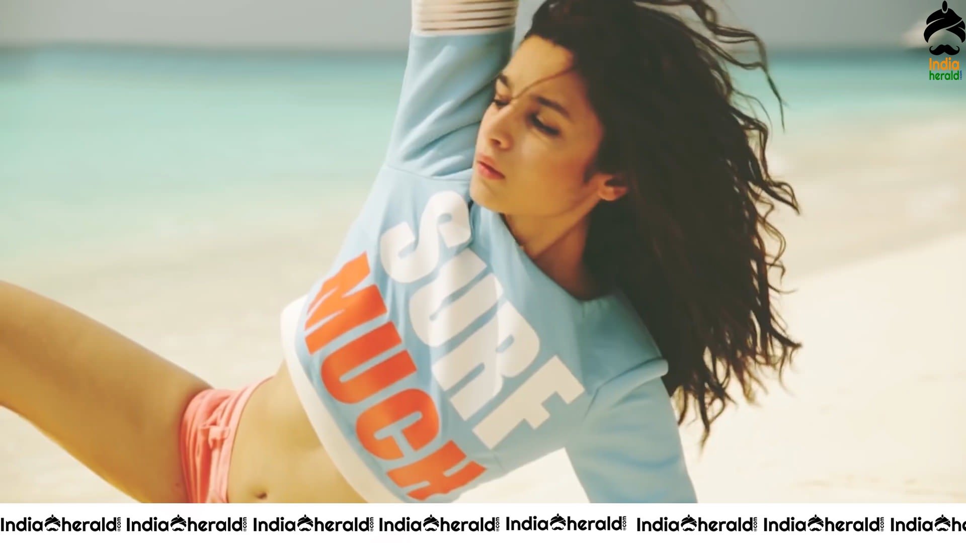 Alia Bhatt Sizzling In Bikini By Beach Side Set 3