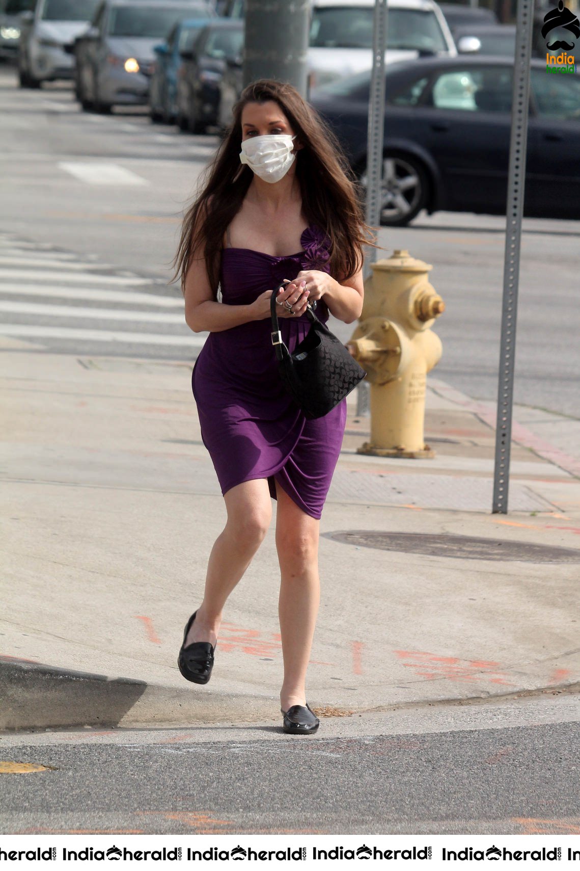 Alicia Arden spotted wearing a medical mask to escape from Corona Virus in West Los Angeles