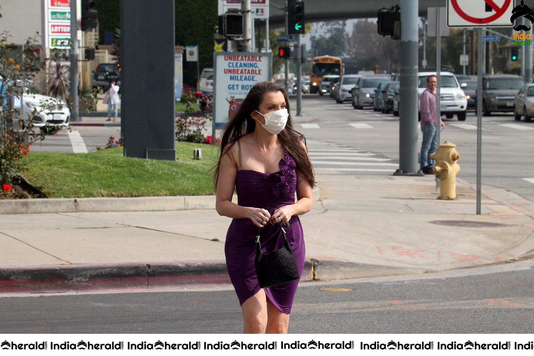 Alicia Arden spotted wearing a medical mask to escape from Corona Virus in West Los Angeles
