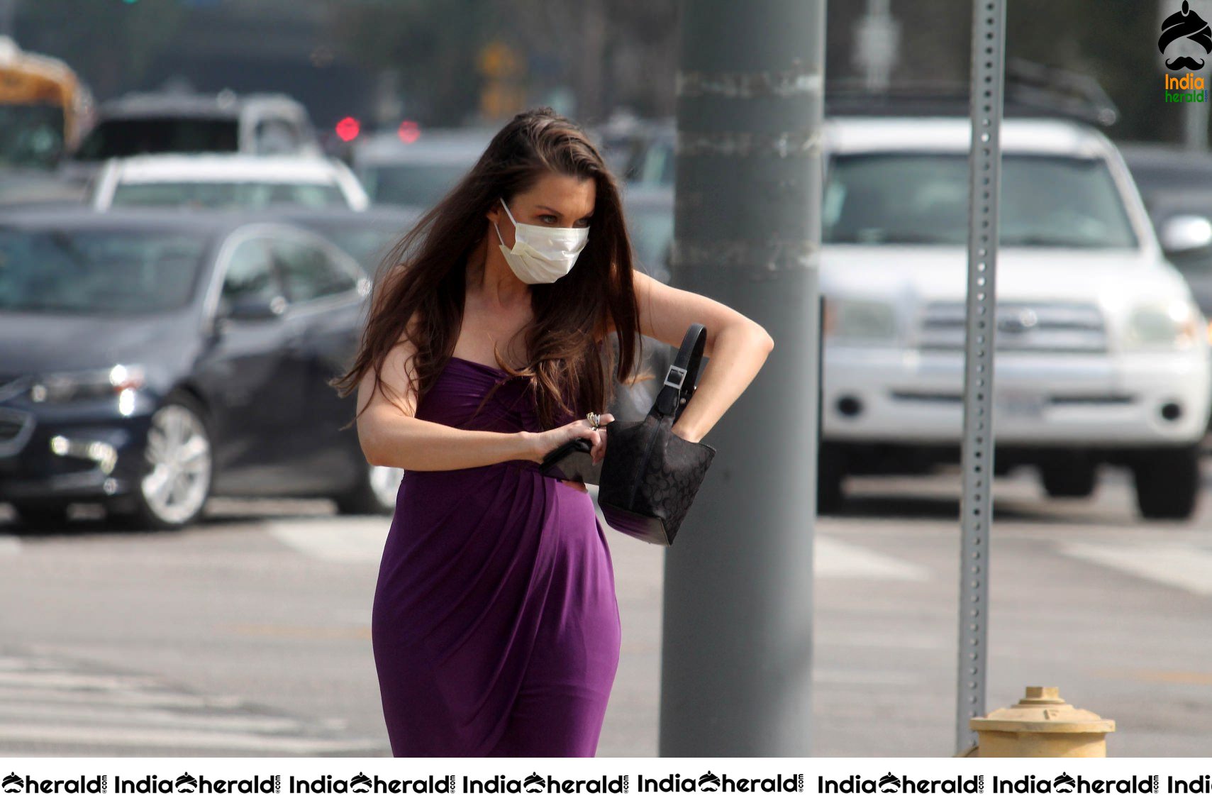 Alicia Arden spotted wearing a medical mask to escape from Corona Virus in West Los Angeles