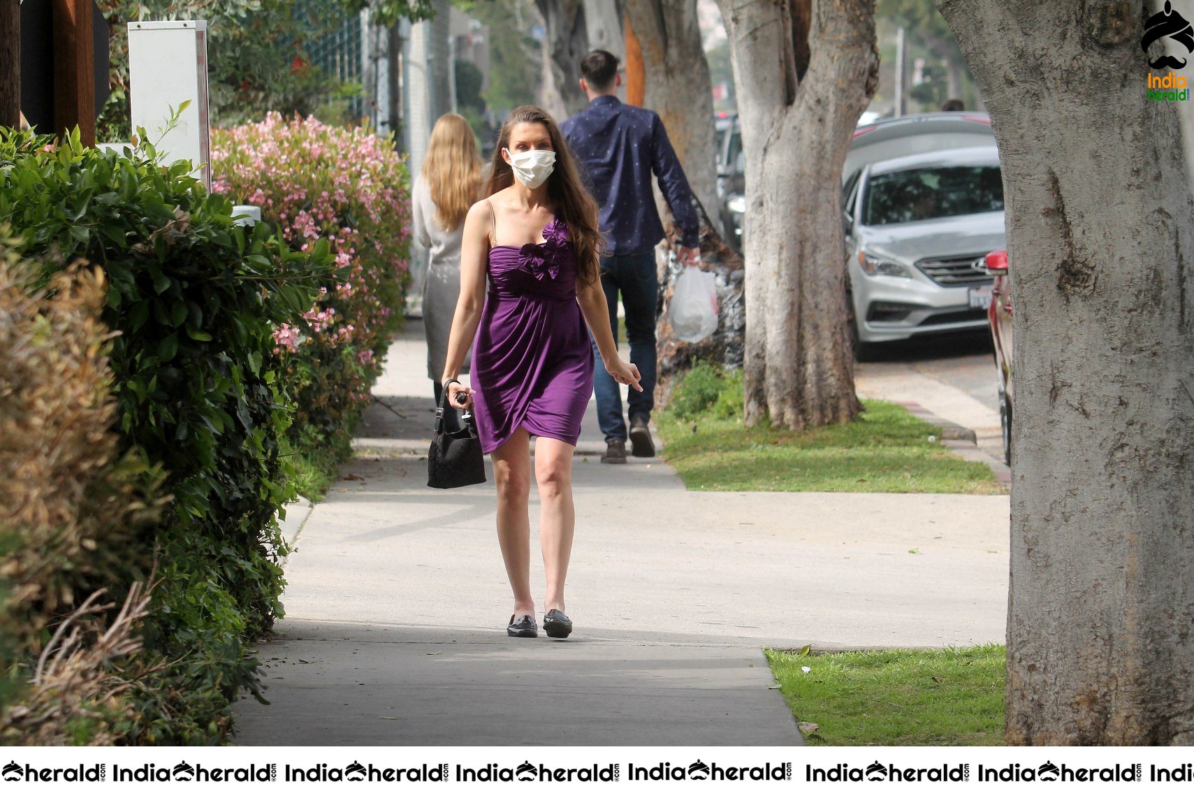 Alicia Arden spotted wearing a medical mask to escape from Corona Virus in West Los Angeles