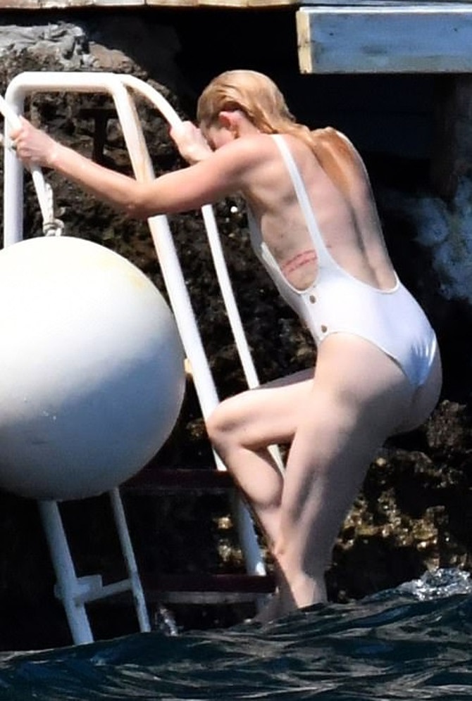 Amber Heard Latest Hot Bikini Photos