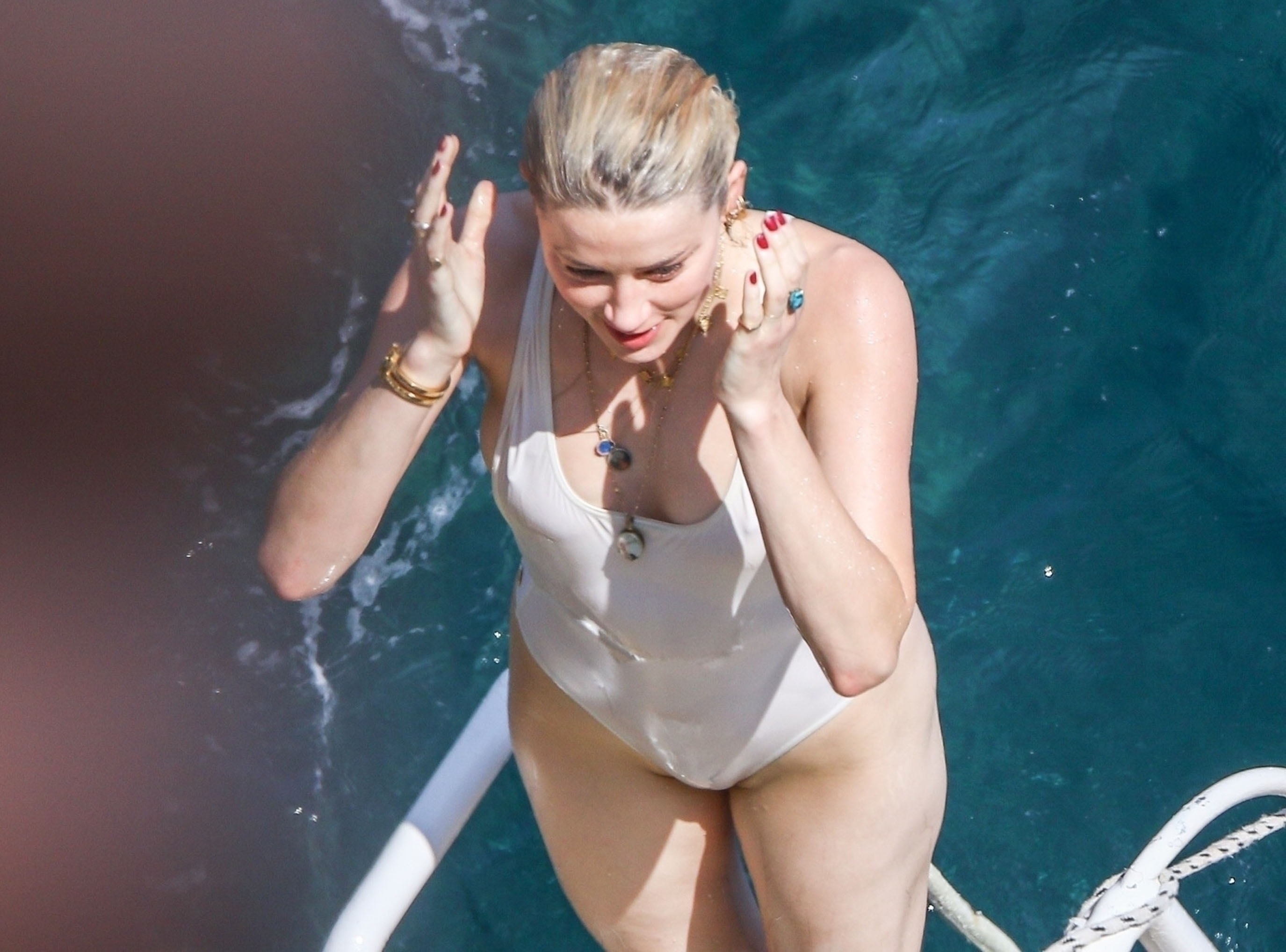 Amber Heard Latest Hot Bikini Photos