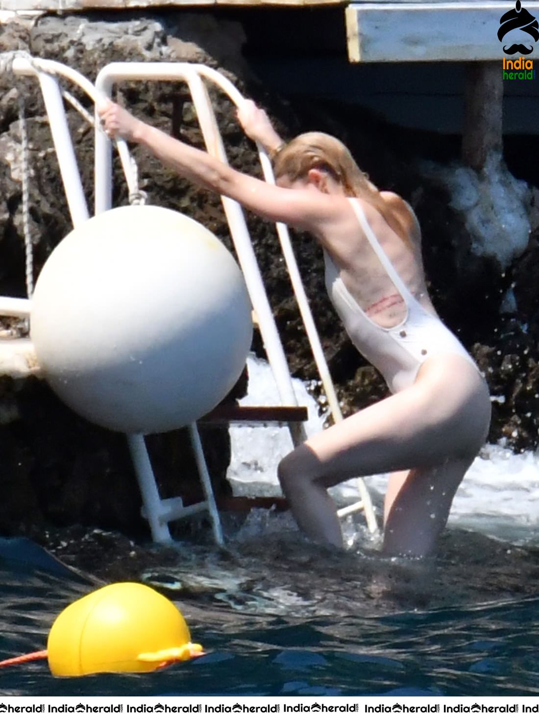 Amber Heard Sexposing in Bikini on the Amalfi Coast of Italy Set 1