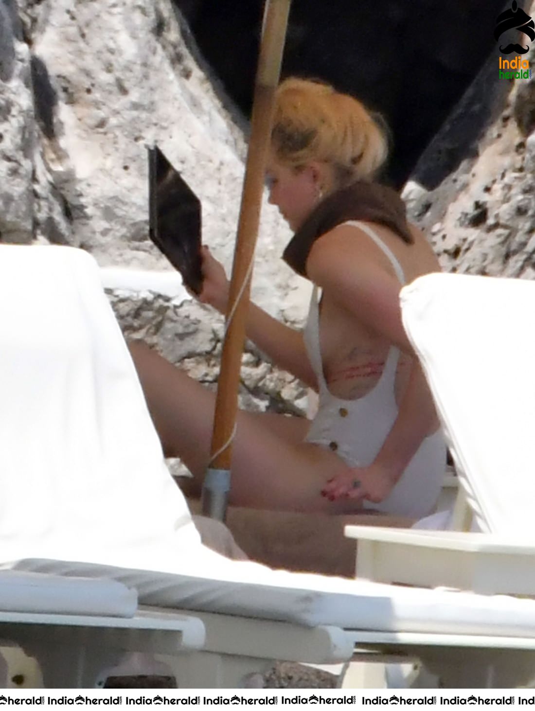 Amber Heard Sexposing in Bikini on the Amalfi Coast of Italy Set 2