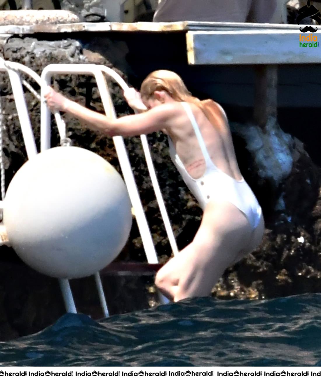 Amber Heard Sexposing in Bikini on the Amalfi Coast of Italy Set 2