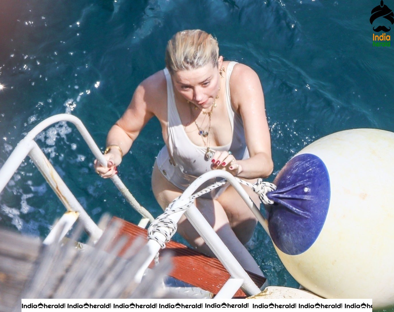 Amber Heard Sexposing in Bikini on the Amalfi Coast of Italy Set 2