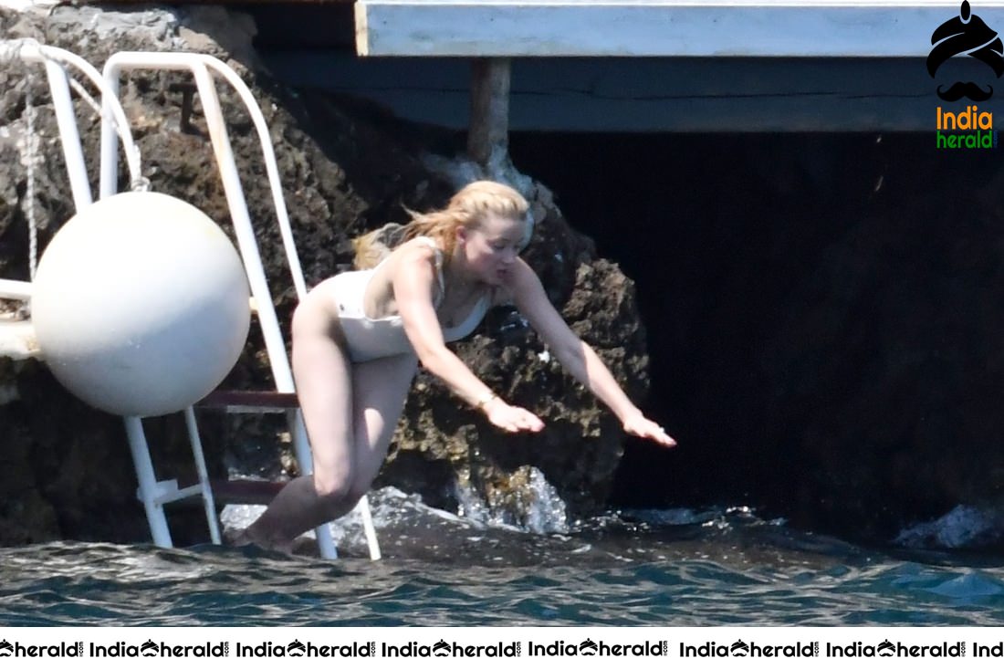 Amber Heard Sexposing in Bikini on the Amalfi Coast of Italy Set 2