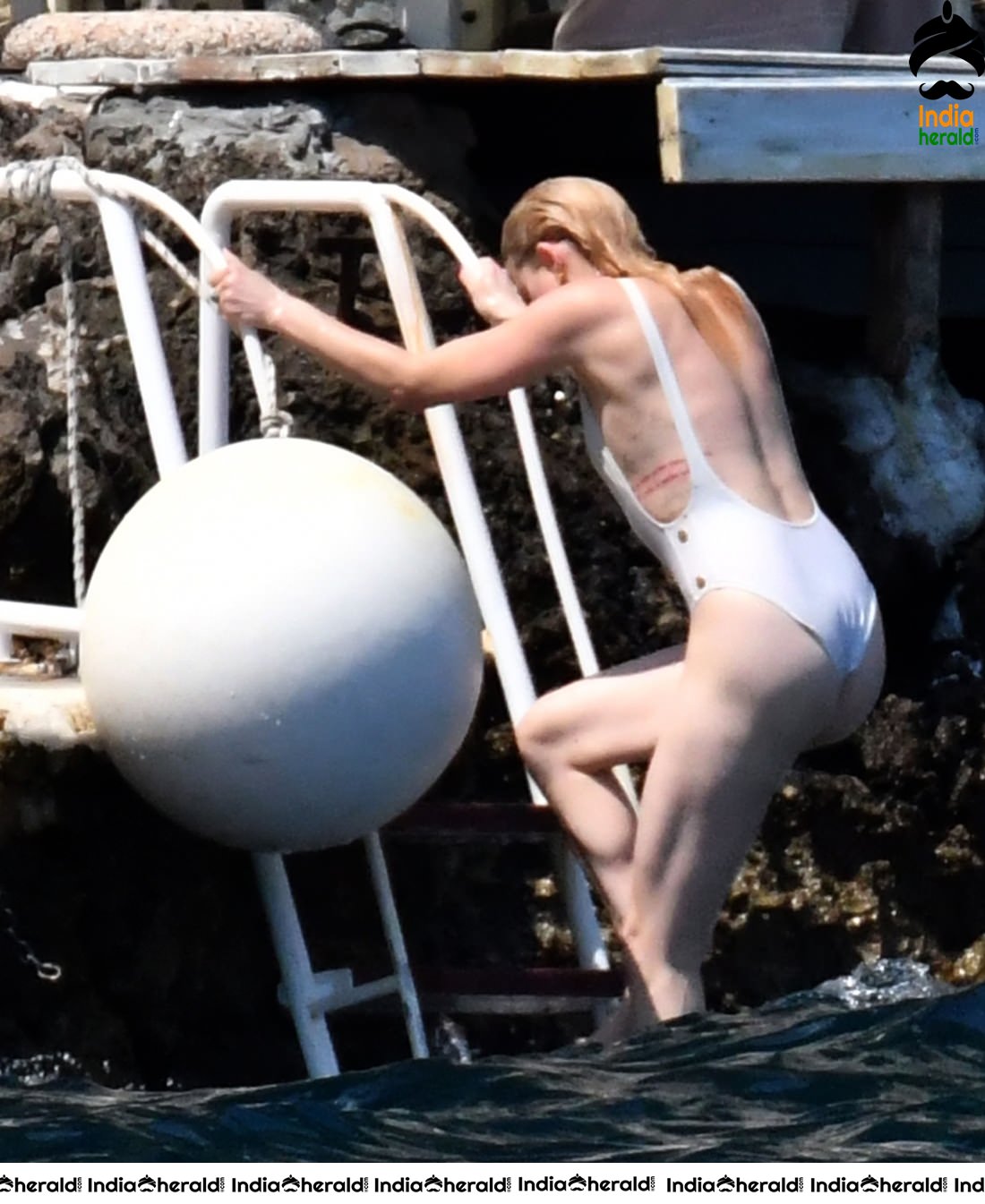 Amber Heard Sexposing in Bikini on the Amalfi Coast of Italy Set 2