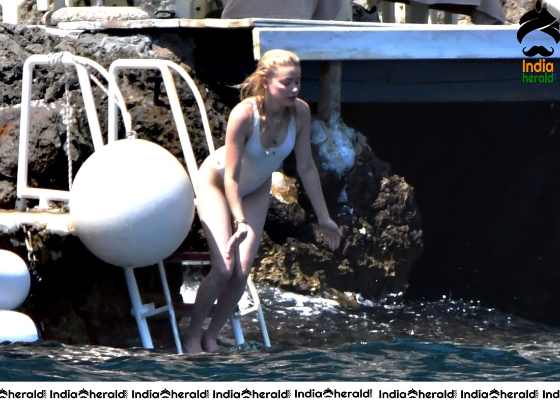 Amber Heard Sexposing in Bikini on the Amalfi Coast of Italy Set 2