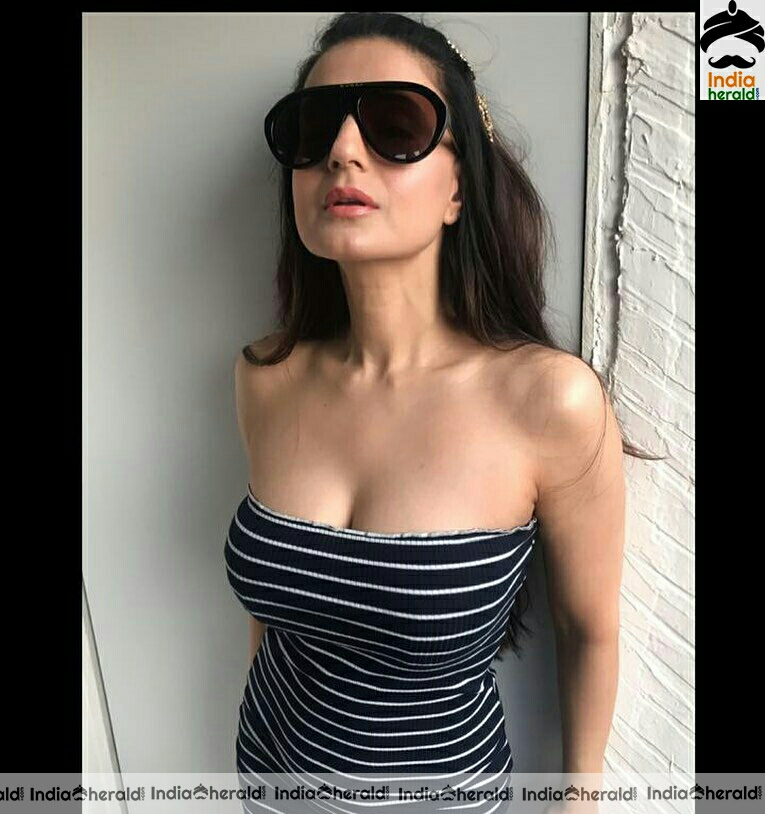 Ameesha Patel Hot Compilation Stills