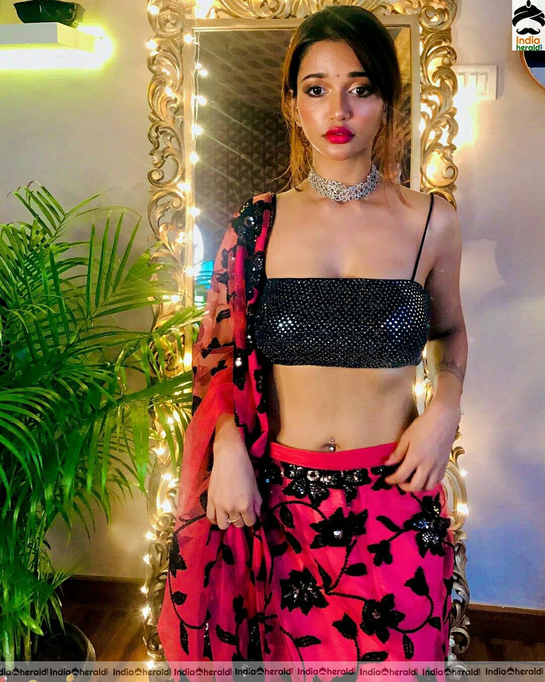 Anaika Soti Sexy Hot In Sleeveless Blouse in Choli
