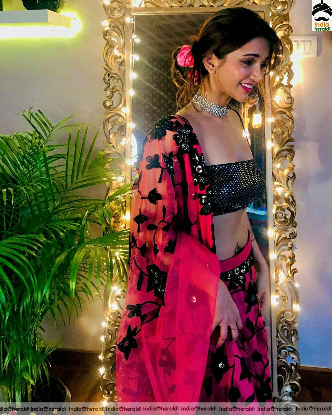 Anaika Soti Sexy Hot In Sleeveless Blouse in Choli