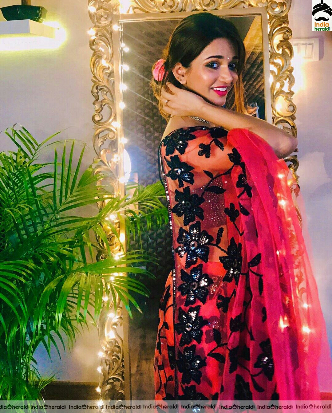 Anaika Soti Sexy Hot In Sleeveless Blouse in Choli