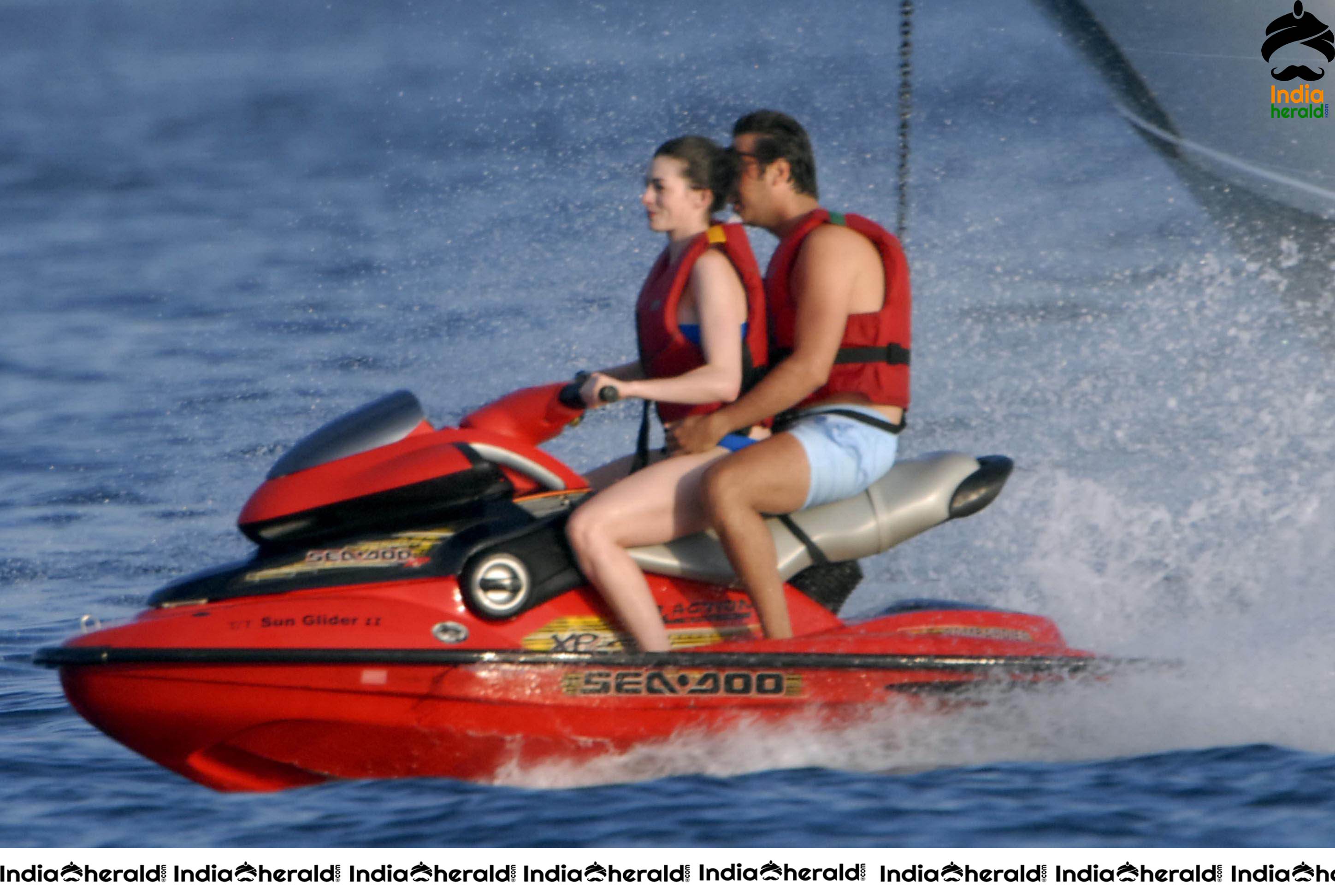 Anne Hathaway Hot Bikini Candids in Italy Set 2
