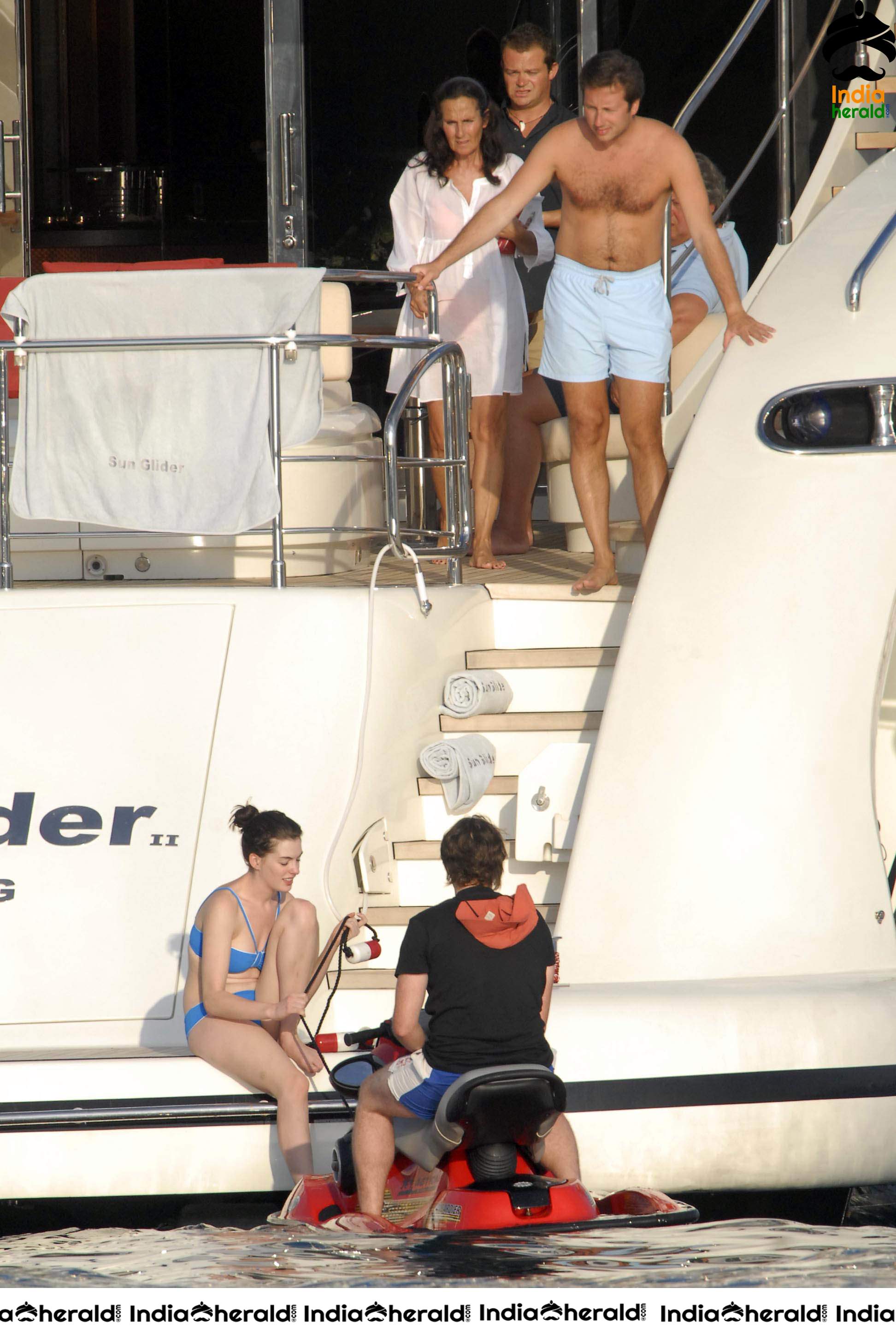 Anne Hathaway Hot Bikini Candids in Italy Set 2