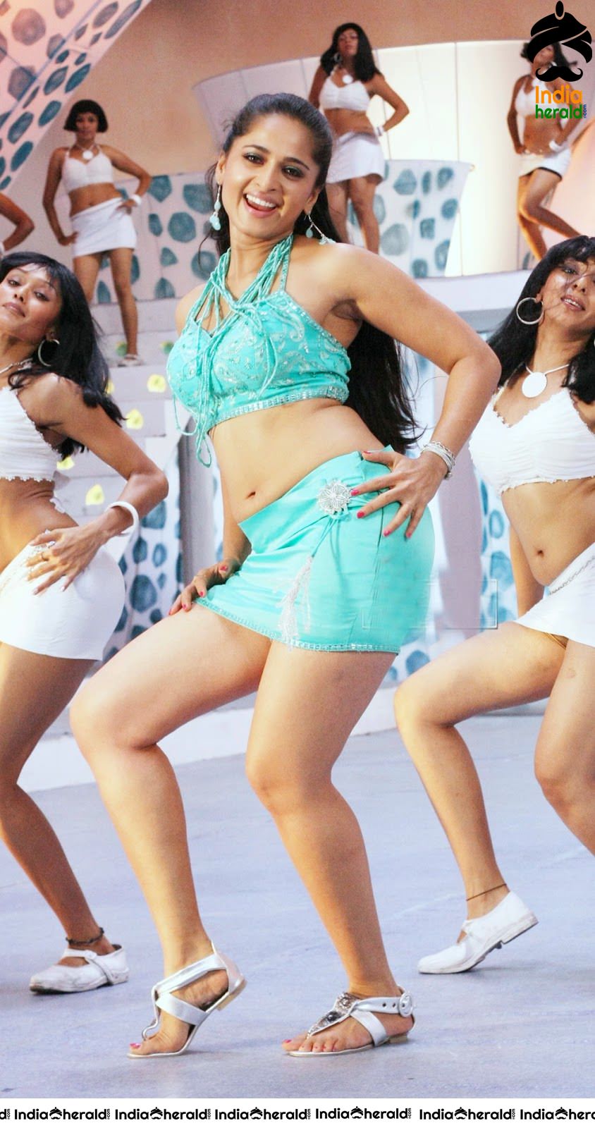Anushka Shetty Hot Photos Collection Exposing Teasing Curves Navel and Cleavage Set 1