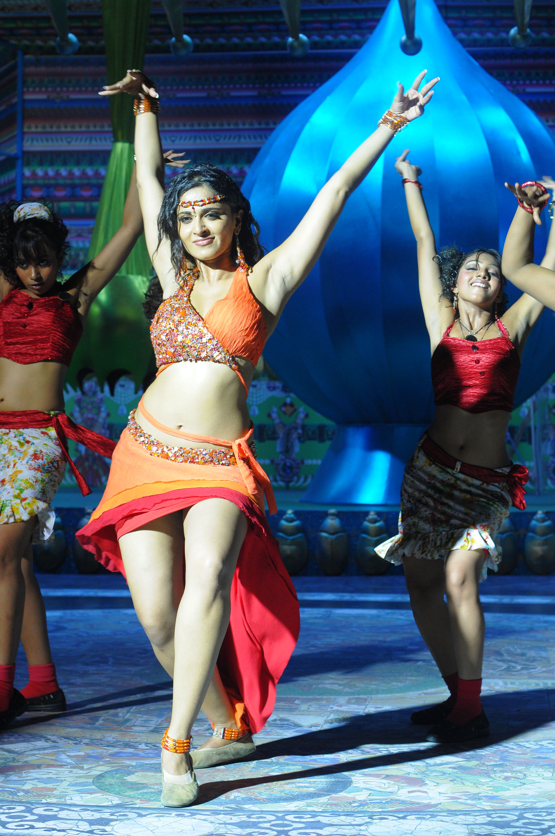 Anushka shows her Hotness as an Item Dancer