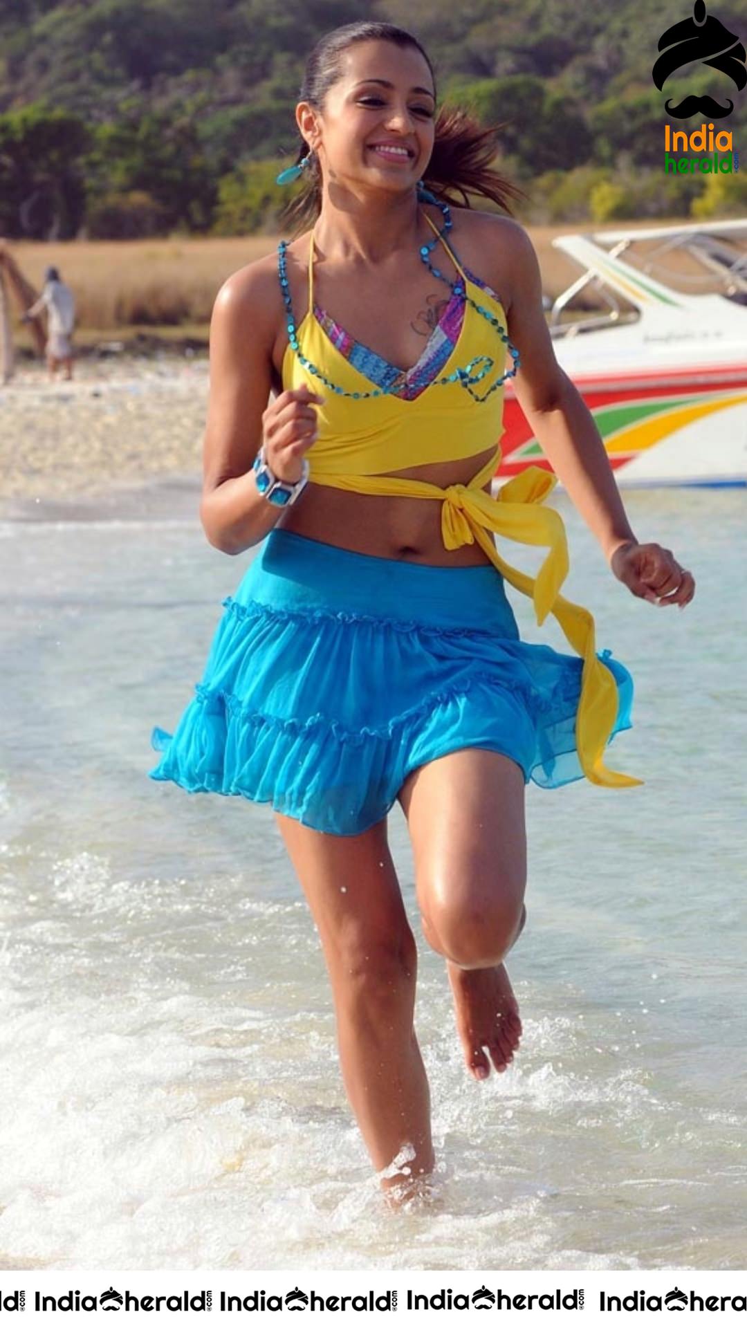 Beach Babe Trisha exposing her Thundering Thighs and Deep Navel Set 2