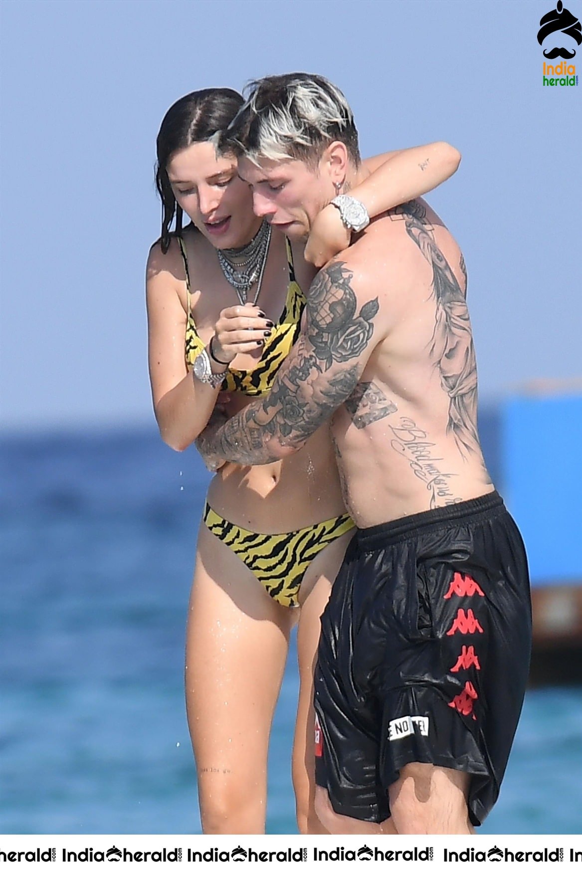 Bella Thorne exposing in Bikini and enjoys with her Boyfriend