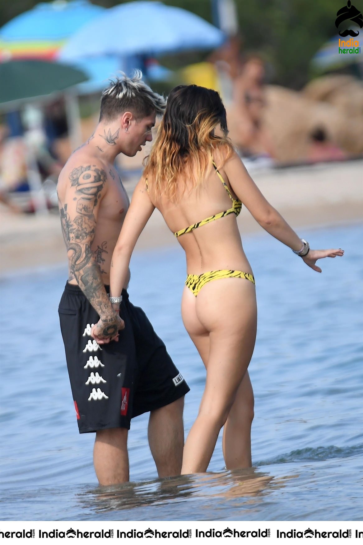 Bella Thorne exposing in Bikini and enjoys with her Boyfriend