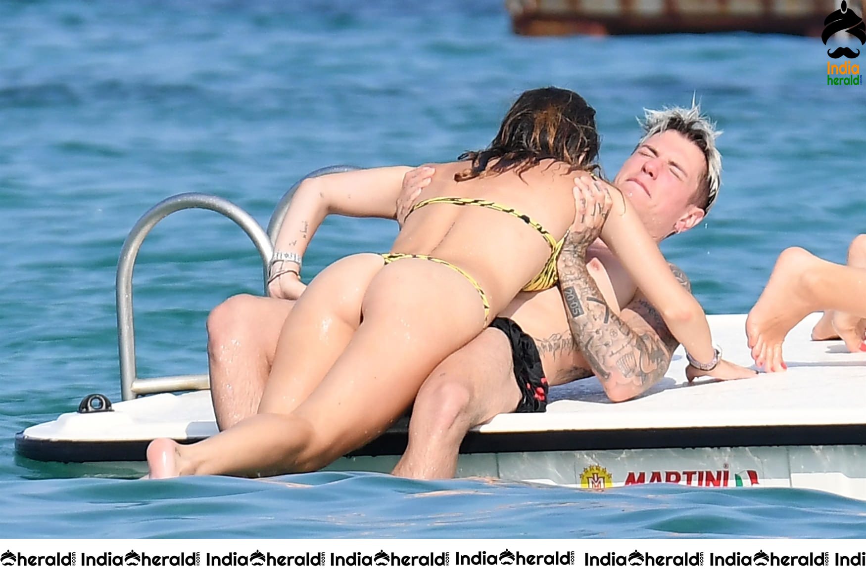 Bella Thorne exposing in Bikini and enjoys with her Boyfriend