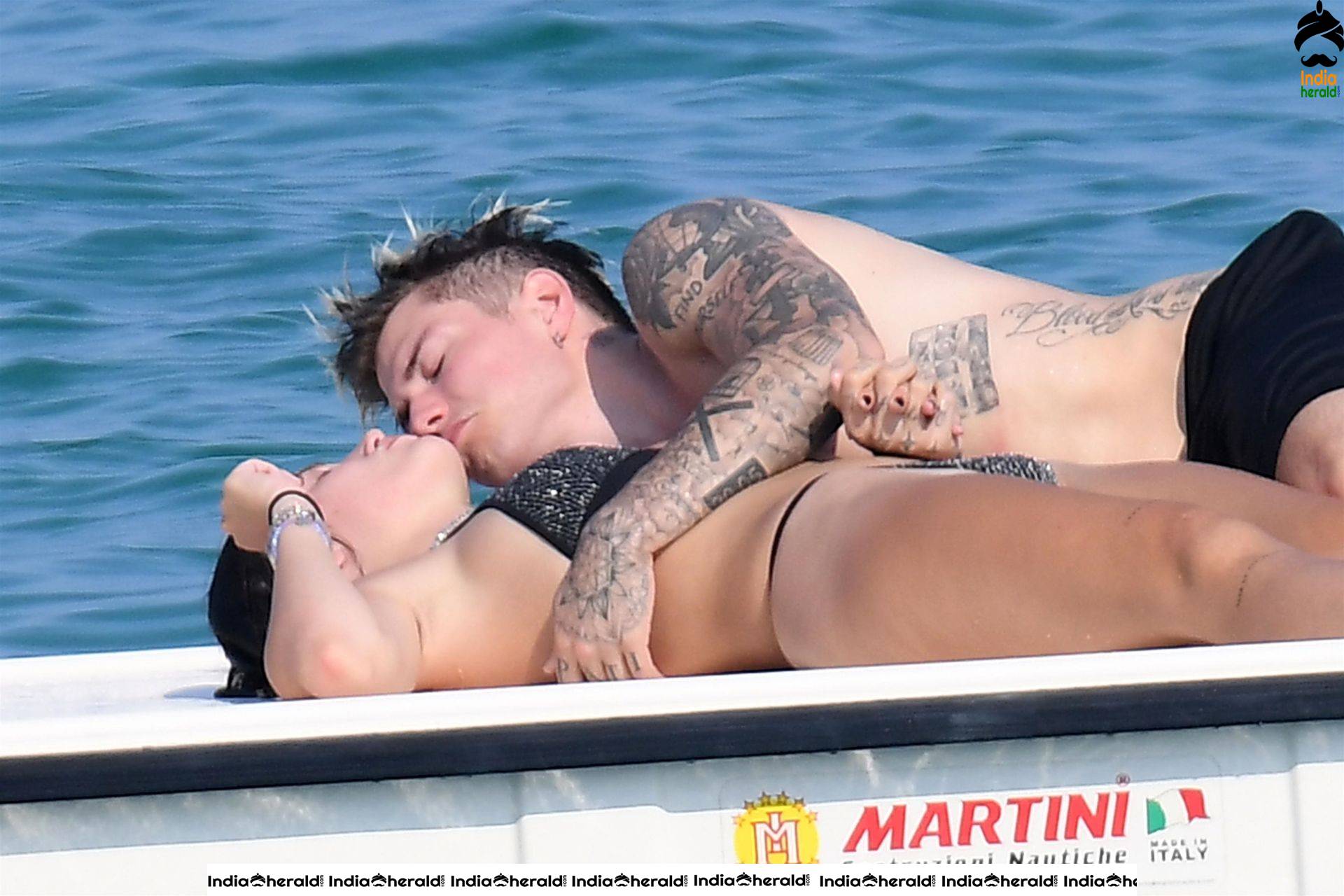 Bella Thorne in Black Lace Bikini Exposing and Enjoying with Boyfriend in Beach Set 1