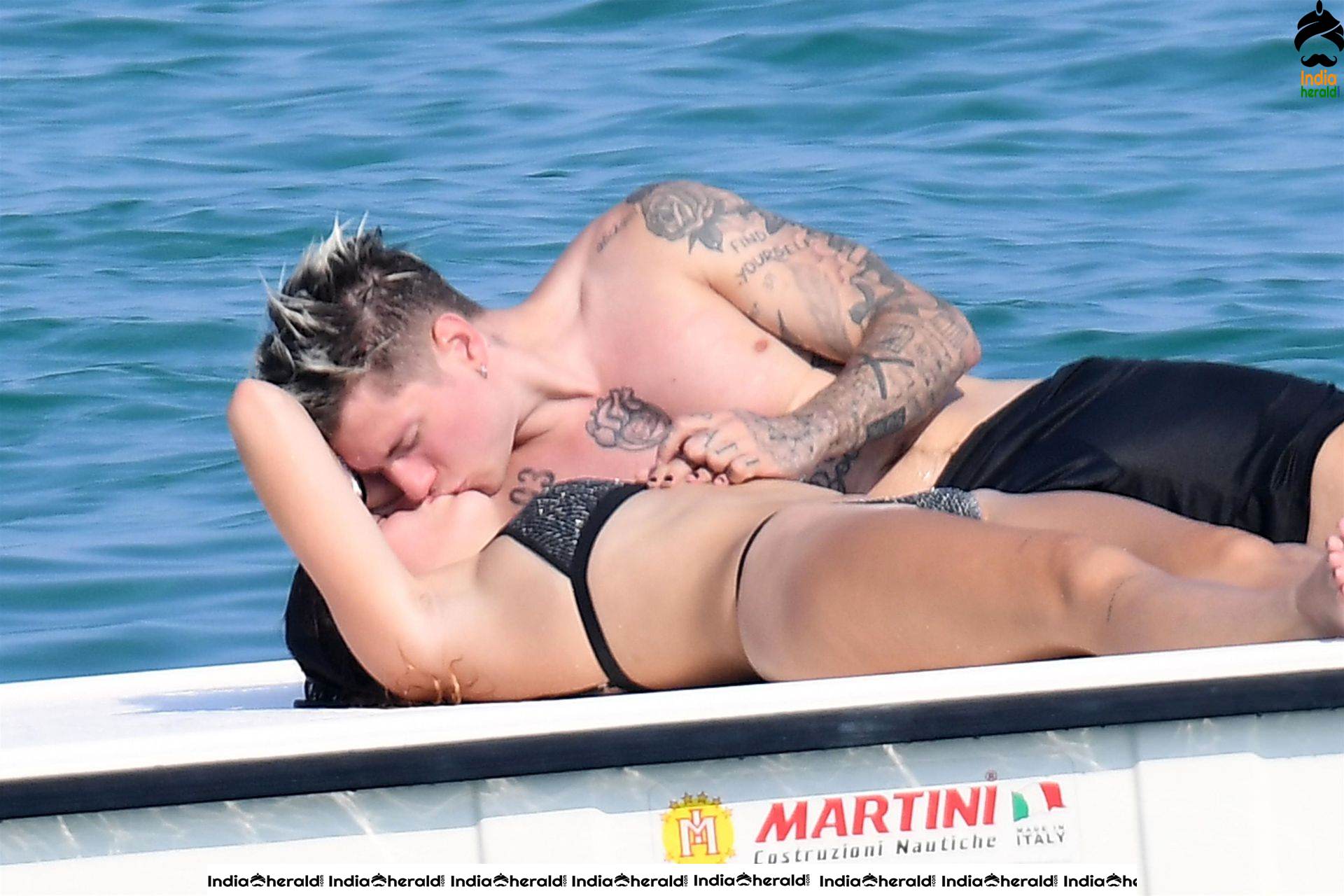 Bella Thorne in Black Lace Bikini Exposing and Enjoying with Boyfriend in Beach Set 2